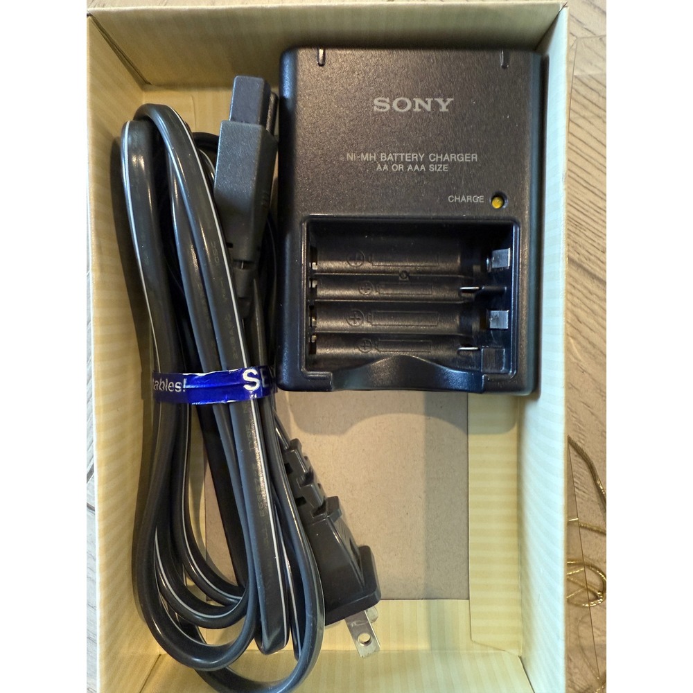 Sony Ni-MH Battery Charger BC-CS2A Charges AA or AAA